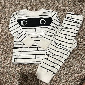 Hanna Andersson mummy long sleeve pj.
